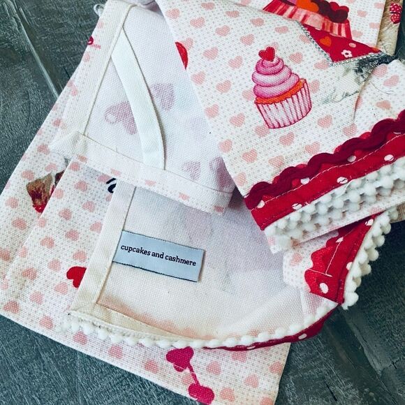 Valentine Dogs Cupcakes & Cashmere Kitchen Dish Towels - Picture 4 of 4